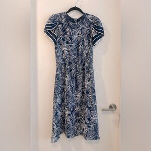 Beautiful H&M blue with white floral pattern midi dress - size 8